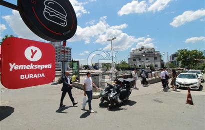 Bostancı Metro Girişine bir kaç adım mesafede, Çoklu Sektörlere Uygun Devren Kiralık İşyeri