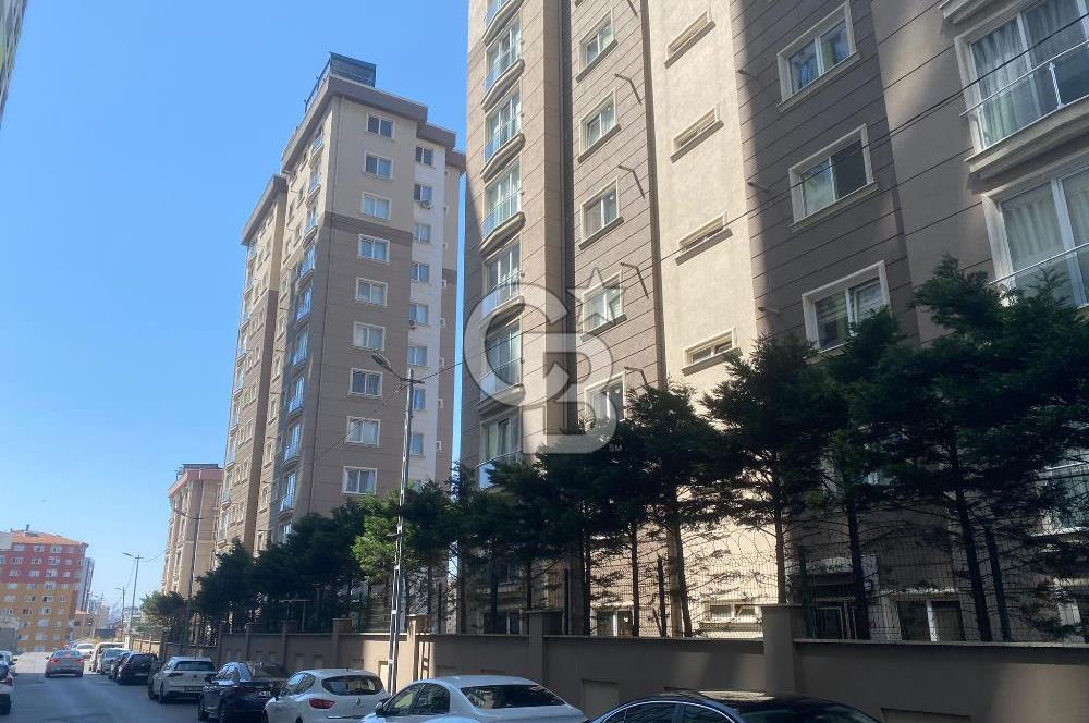 Ümraniye BE-SA Sitesinde Satılık 4+1 Balkonlu 145m2 Brüt Daire