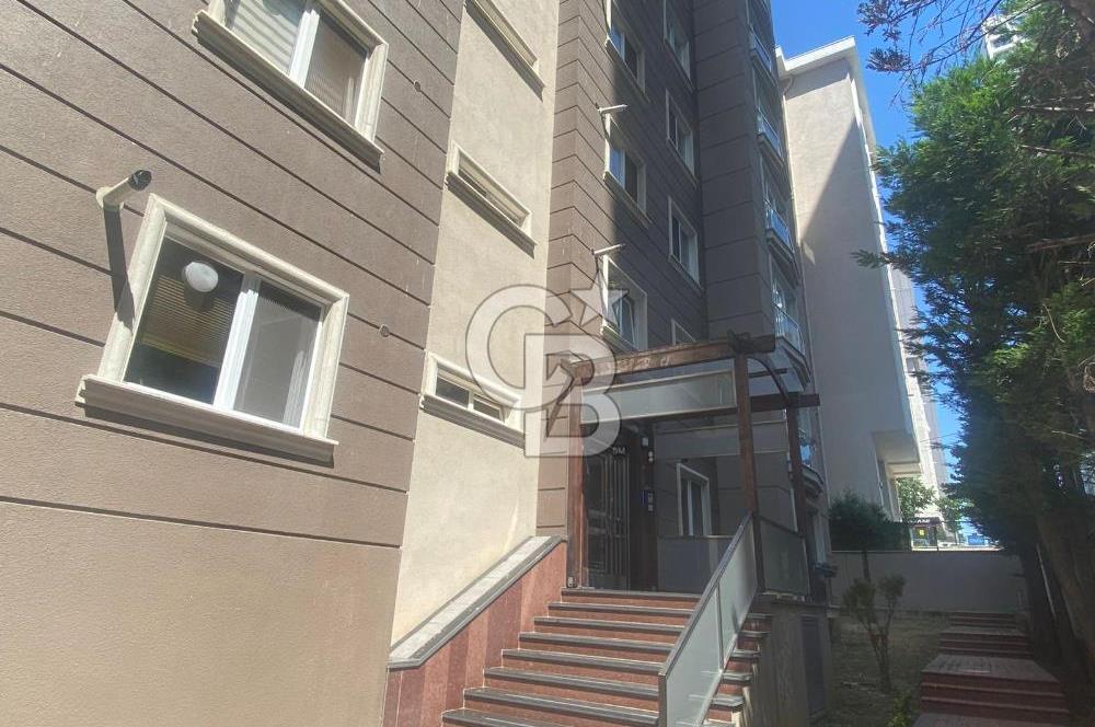 Ümraniye BE-SA Sitesinde Satılık 4+1 Balkonlu 145m2 Brüt Daire