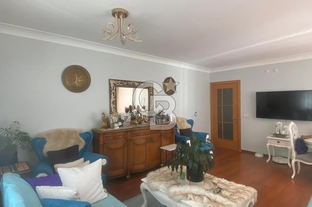 Ümraniye BE-SA Sitesinde Satılık 4+1 Balkonlu 145m2 Brüt Daire