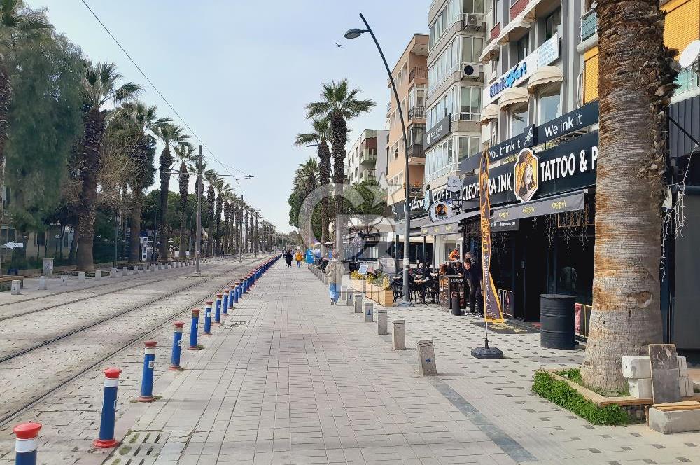 Karşıyaka Bostanlı'da Kurumsal Kiracılı 500m² Dükkan/Mağaza...