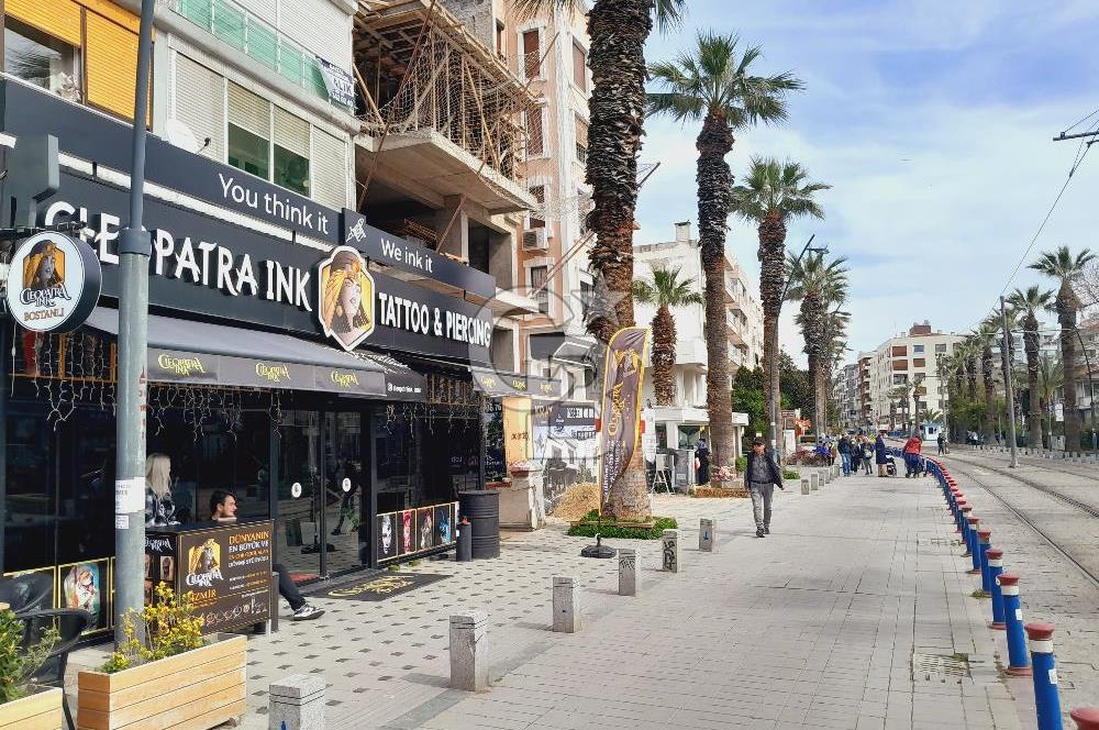 Karşıyaka Bostanlı'da Kurumsal Kiracılı 500m² Dükkan/Mağaza...