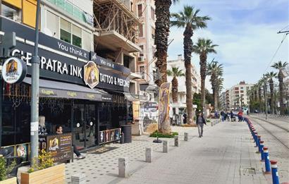 Karşıyaka Bostanlı'da Kurumsal Kiracılı 500m² Dükkan/Mağaza...