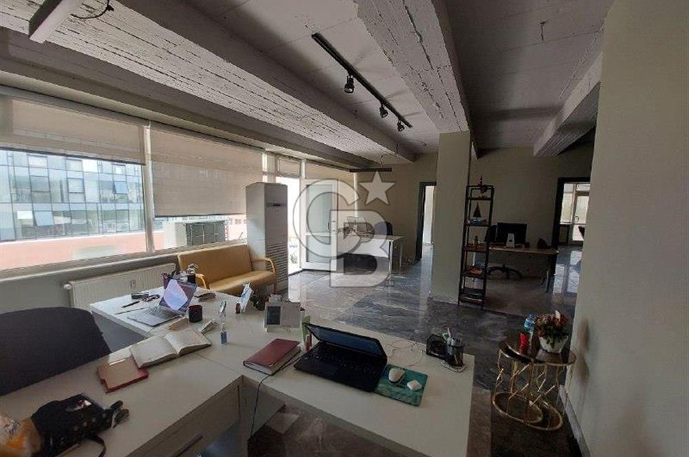 BORNOVA'DA PİRAMİT İŞ MERKEZİNDE SATILIK 260M2 OFİS...