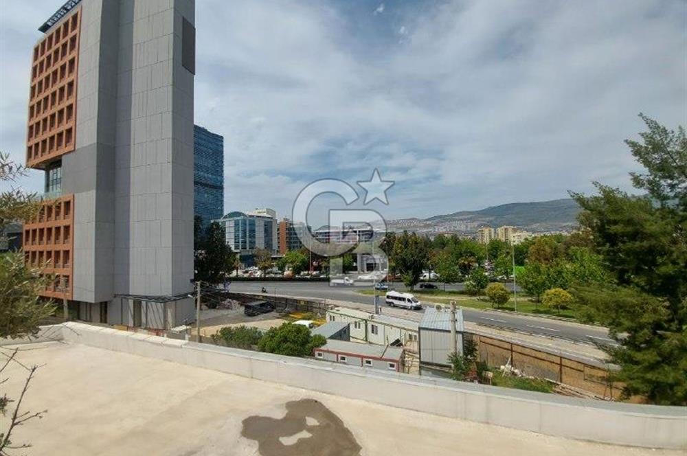 BORNOVA PİRAMİT İŞ MERKEZİNDE 4+1 SATILIK OFİS ...