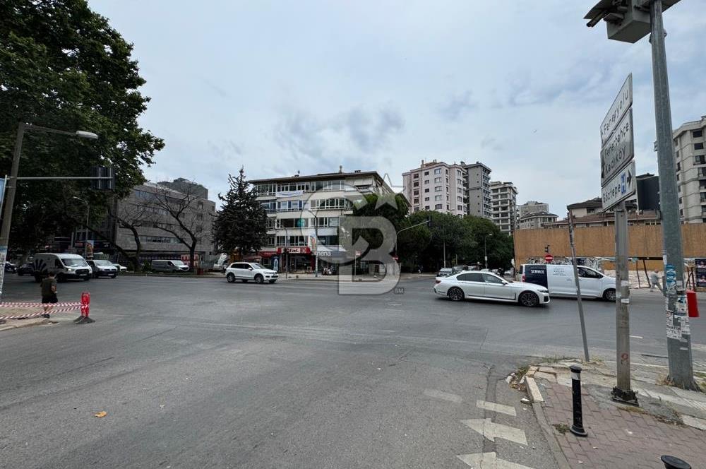 BAĞDAT CADDESİ ÜZERİNDE MÜKEMMEL KONUMDA YATIRIM FIRSATI