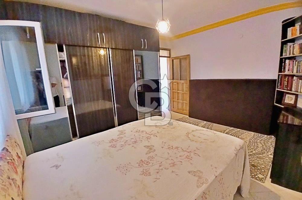 Karabağlar Satılık Komple Bina ve 120 m² Arsa 