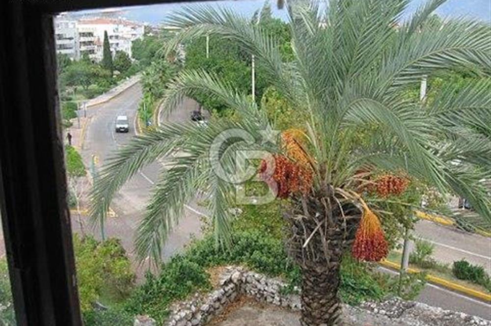  FİNİKEDE KÖKLÜ AİLEDEN YAT LİMANI KARŞISI SATILIK TARİHİ KONAK..     