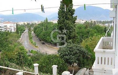  FİNİKEDE KÖKLÜ AİLEDEN YAT LİMANI KARŞISI SATILIK TARİHİ KONAK..     