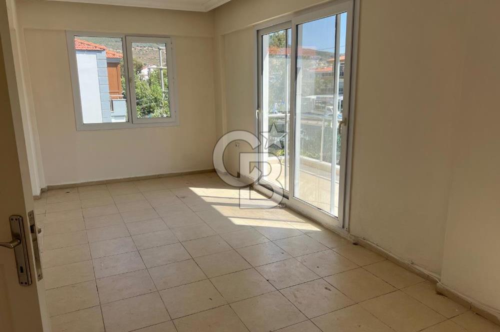 Yenifoça Ana Cadde Üzeri Merkezi Konumda 3+1 Kiralık Daire