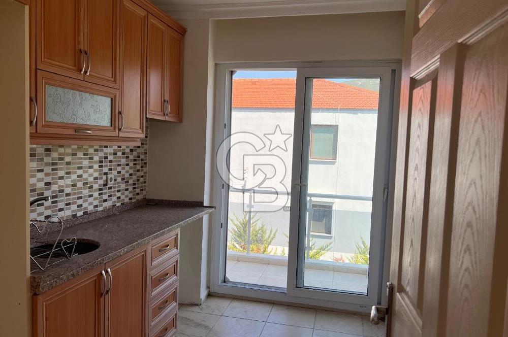 Yenifoça Ana Cadde Üzeri Merkezi Konumda 3+1 Kiralık Daire