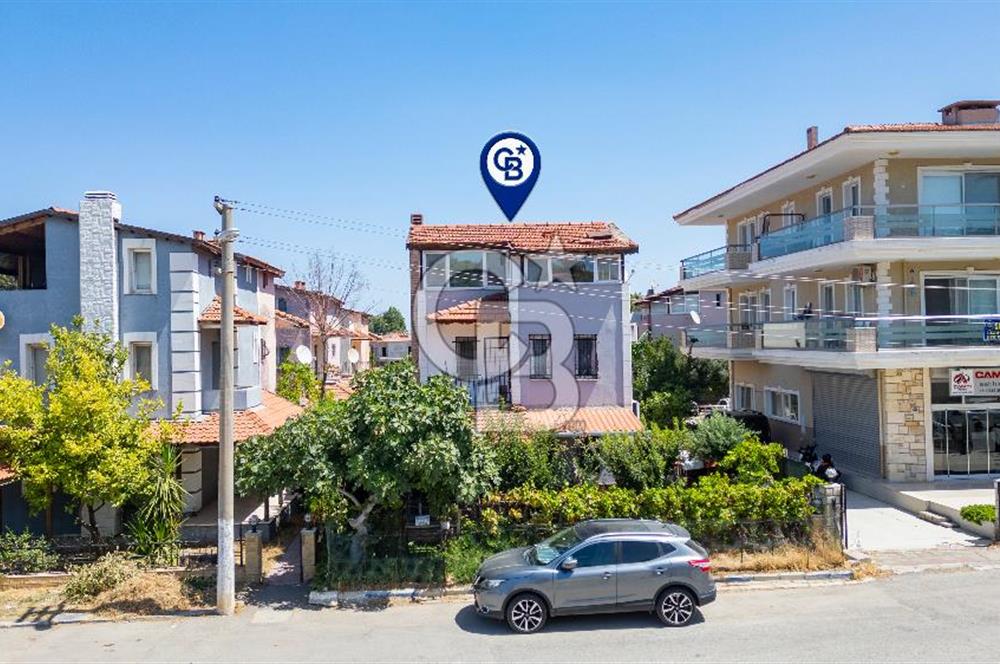 Yenifoça Site İçerisinde Satılık Merkezi Konumda 4+1 Tripleks