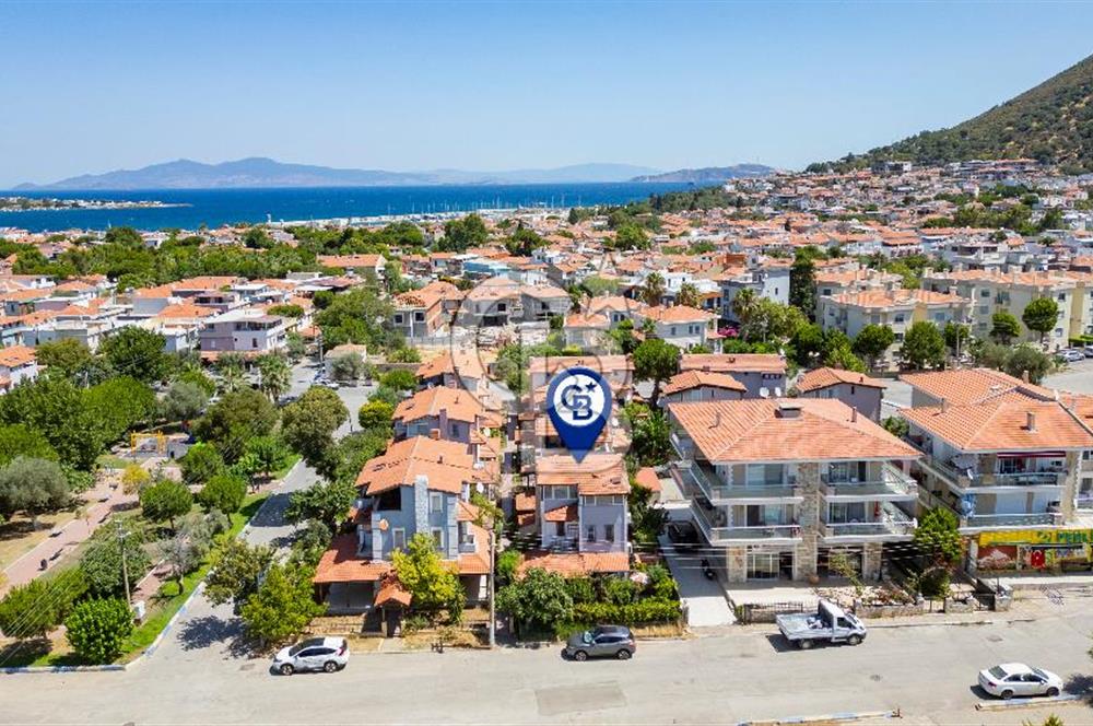 Yenifoça Site İçerisinde Satılık Merkezi Konumda 4+1 Tripleks