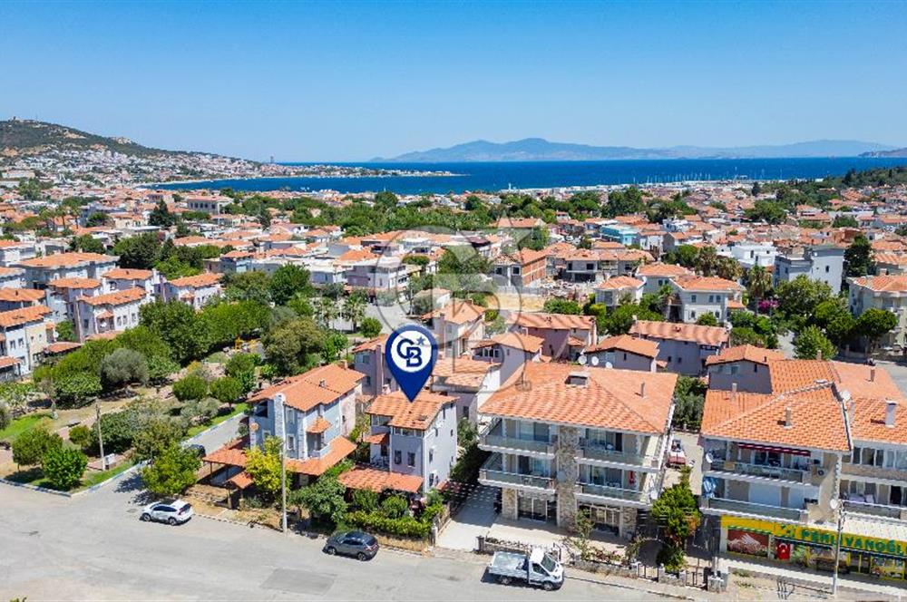 Yenifoça Site İçerisinde Satılık Merkezi Konumda 4+1 Tripleks