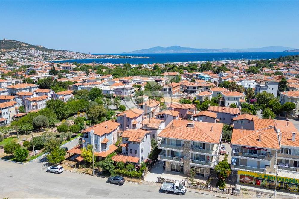 Yenifoça Site İçerisinde Satılık Merkezi Konumda 4+1 Tripleks