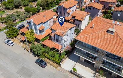 Yenifoça Site İçerisinde Satılık Merkezi Konumda 4+1 Tripleks