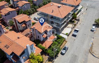 Yenifoça Site İçerisinde Satılık Merkezi Konumda 4+1 Tripleks