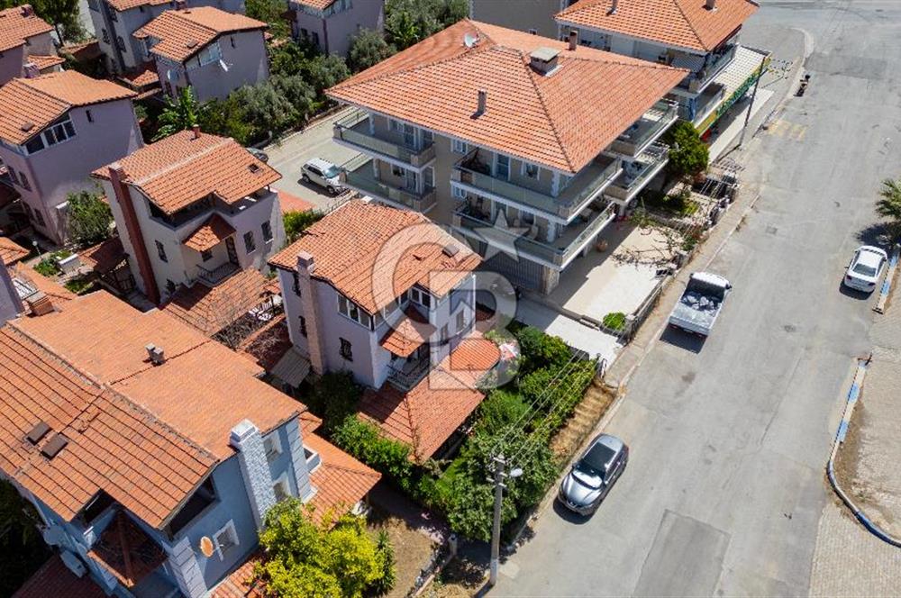 Yenifoça Site İçerisinde Satılık Merkezi Konumda 4+1 Tripleks