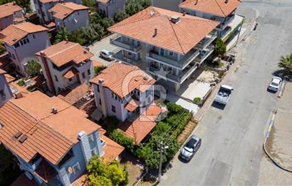 Yenifoça Site İçerisinde Satılık Merkezi Konumda 4+1 Tripleks