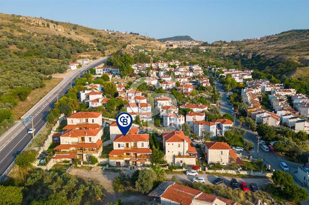 Foça Site İçerisinde Kiralık Deniz Manzaralı 3+1 Dubleks Villa