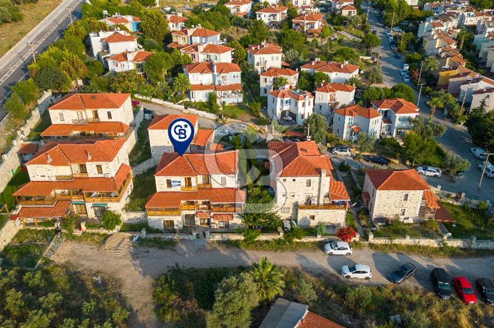 Foça Site İçerisinde Kiralık Deniz Manzaralı 3+1 Dubleks Villa