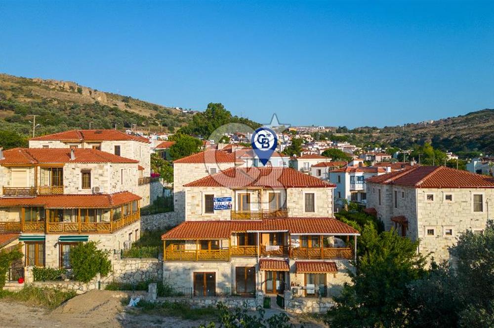 Foça Site İçerisinde Kiralık Deniz Manzaralı 3+1 Dubleks Villa