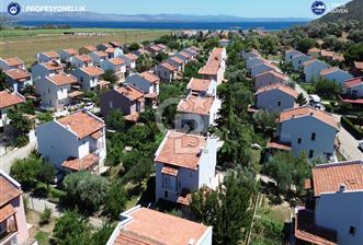 İzmir Karaburun Küçükbahçe'de Mercankoy Sitesinde Müstakil Villa