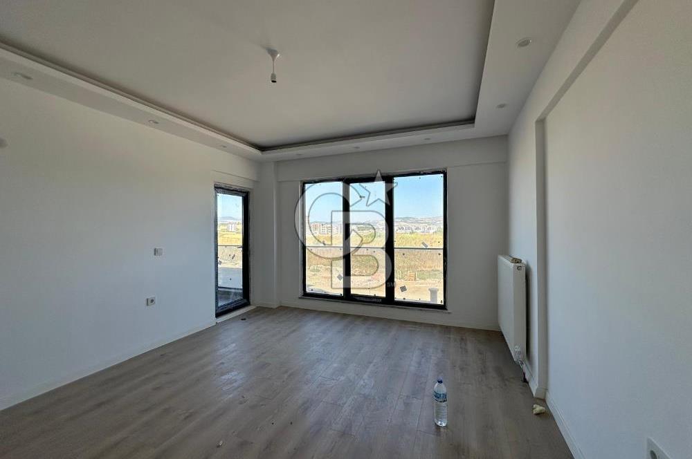 ÇANAKKALE MERKEZ ESENLER'DE HAVUZLU SİTE İÇİ SATILIK 2+1 DAİRE