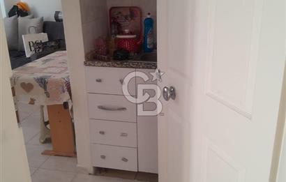 ÇEŞME MERKEZDE MARİNA YAKINI SATILIK EŞYALI 1+0 DAİRE