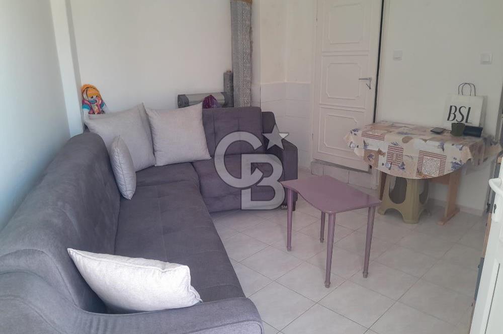 ÇEŞME MERKEZDE MARİNA YAKINI SATILIK EŞYALI 1+0 DAİRE