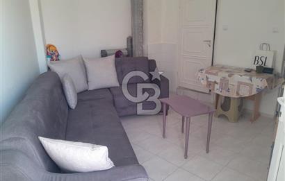 ÇEŞME MERKEZDE MARİNA YAKINI SATILIK EŞYALI 1+0 DAİRE