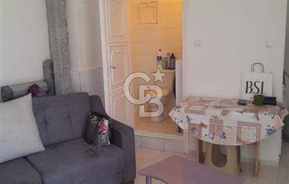 ÇEŞME MERKEZDE MARİNA YAKINI SATILIK EŞYALI 1+0 DAİRE