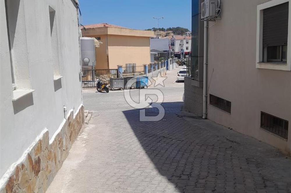 ÇEŞME MERKEZDE MARİNA YAKINI SATILIK EŞYALI 1+0 DAİRE