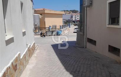 ÇEŞME MERKEZDE MARİNA YAKINI SATILIK EŞYALI 1+0 DAİRE