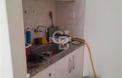 ÇEŞME MERKEZDE MARİNA YAKINI SATILIK EŞYALI 1+0 DAİRE