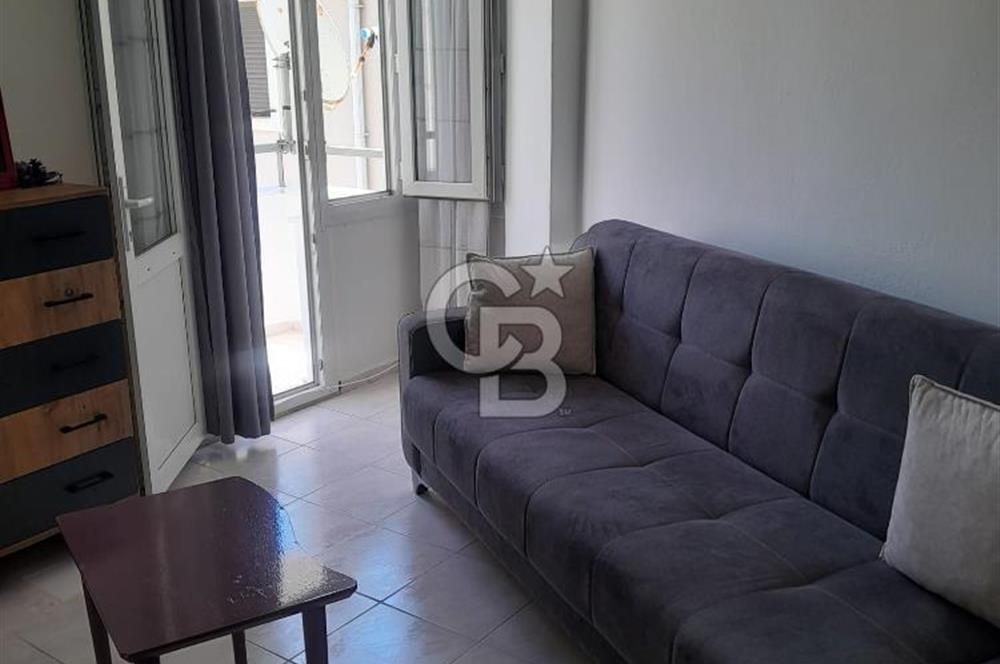 ÇEŞME MERKEZDE MARİNA YAKINI SATILIK EŞYALI 1+0 DAİRE