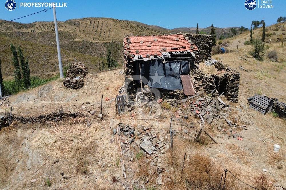 Karaburun Parlak Köyü'nde Numaratajlı Kargir Ev ve Bahçesi