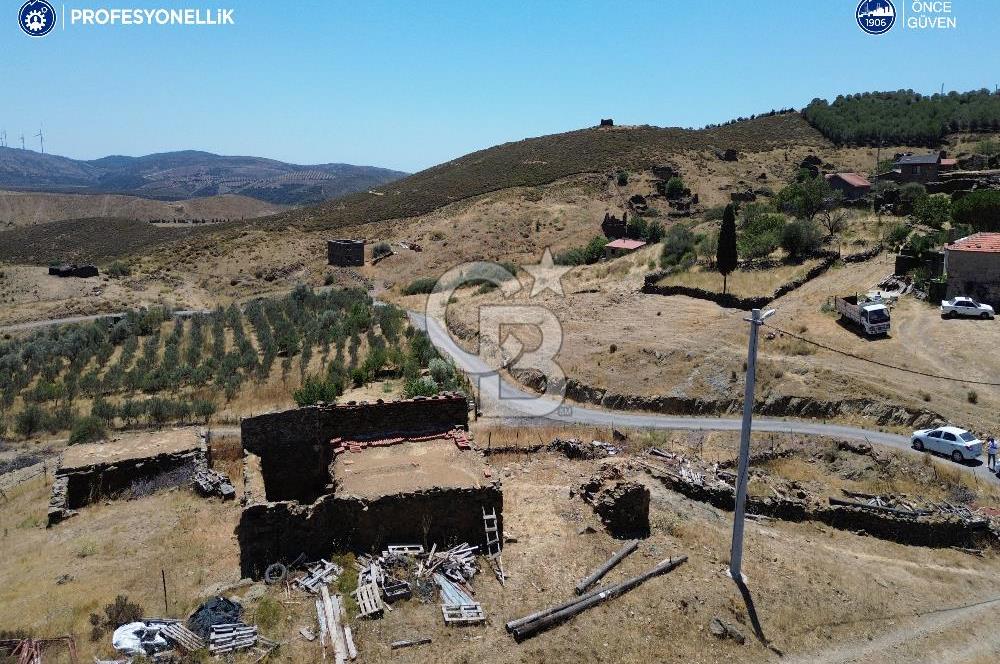 Karaburun Parlak Köyü'nde Numaratajlı Kargir Ev ve Bahçesi