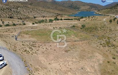 Karaburun Parlak Köyü'nde Gölet Yakınında Tarla