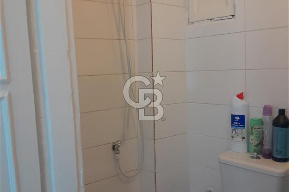 ÇEŞME MERKEZDE MARİNA YAKINI SATILIK EŞYALI 1+0 DAİRE