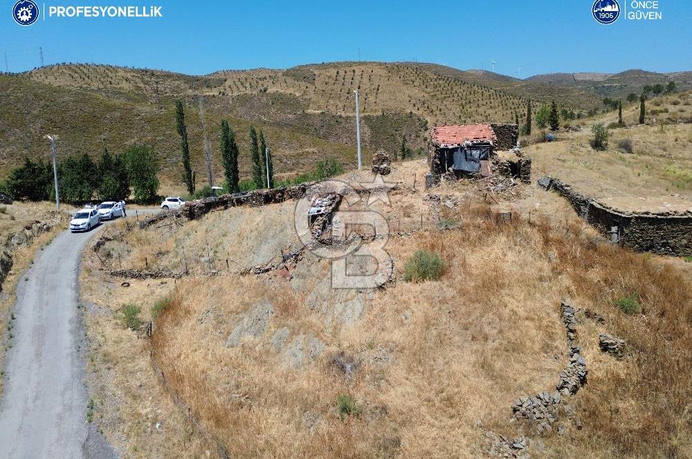 Karaburun Parlak Köyü'nde Numaratajlı Kargir Ev ve Bahçesi