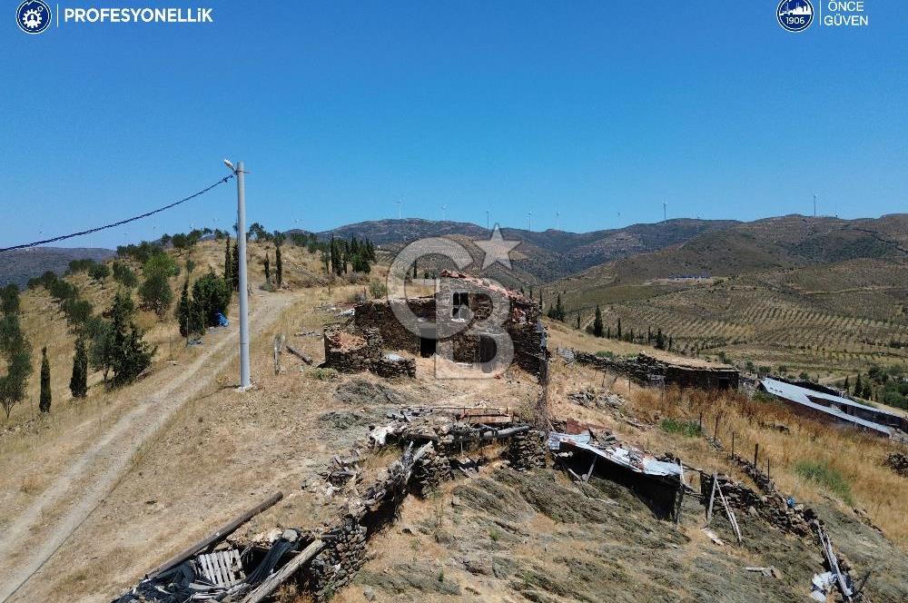 Karaburun Parlak Köyü'nde Numaratajlı Kargir Ev ve Bahçesi