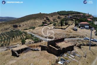 Karaburun Parlak Köyü'nde Numaratajlı Kargir Ev ve Bahçesi