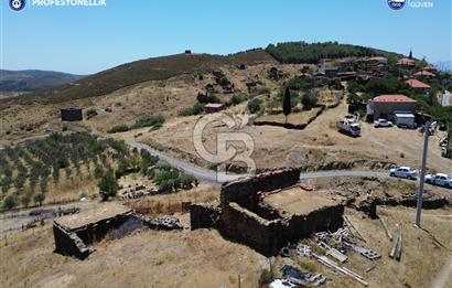 Karaburun Parlak Köyü'nde Numaratajlı Kargir Ev ve Bahçesi