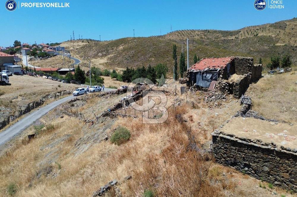 Karaburun Parlak Köyü'nde Numaratajlı Kargir Ev ve Bahçesi