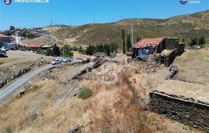 Karaburun Parlak Köyü'nde Numaratajlı Kargir Ev ve Bahçesi