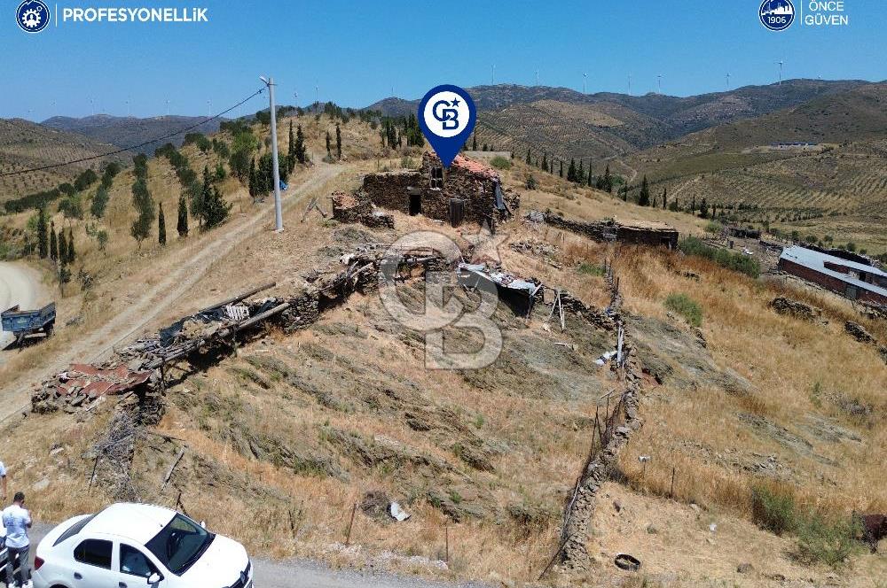 Karaburun Parlak Köyü'nde Numaratajlı Kargir Ev ve Bahçesi