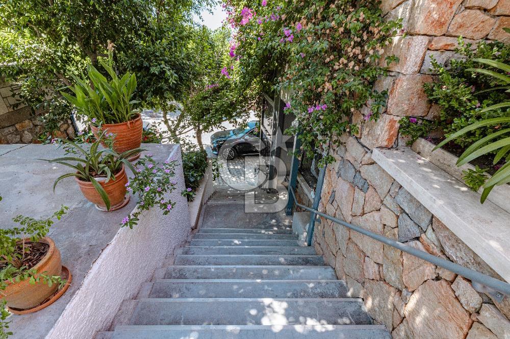 Bodrum Bardakçı Mevkiinde Satılık Deniz Manzaralı Müstakil Villa