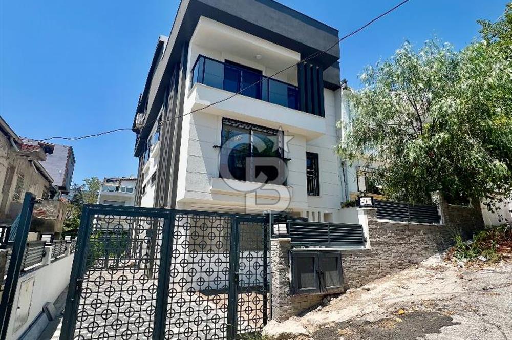 BORNOVA ATATÜRK MAH. SATILIK DENİZ MANZARALI 4+1 VİLLA