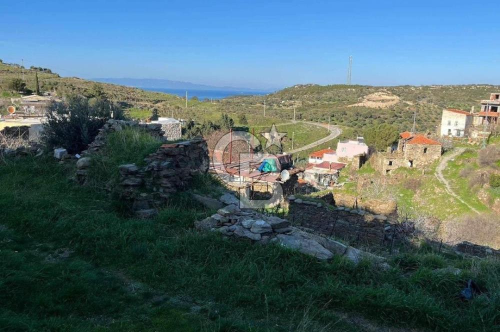 Karaburun'da deniz manzaralı kargir evli 120 m² arsa